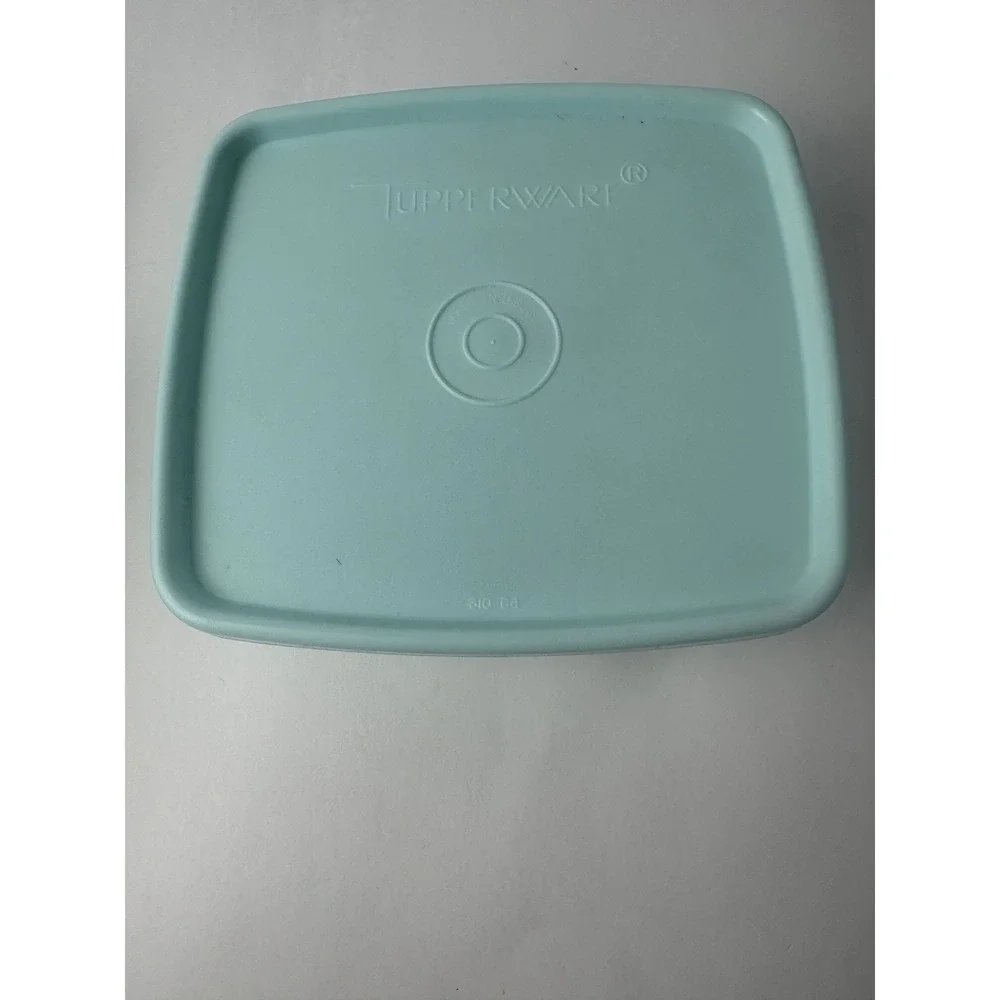 Vintage Tupperware Pastel Green‎ Storage Container 311-4 W/ Clear Lid 310-39 5